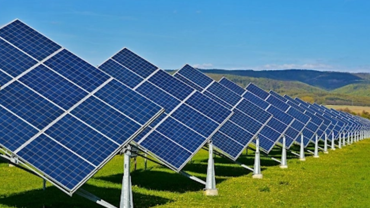 india solar capacity 3gw to 129gw 